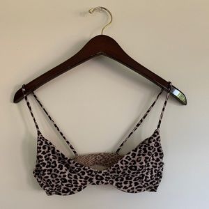 Acacia Manhattan Snow Leopard Top Size Medium